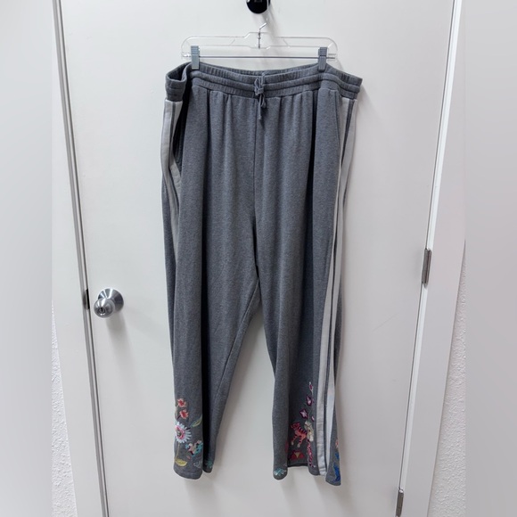 Johnny Was Griffin Wide Leg Ribbon Pant in Gray Floral Embroidery - Picture 4 of 12